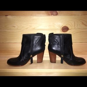 Kate Spade ♠️Lanise Bow Leather Bootie 5 1/2